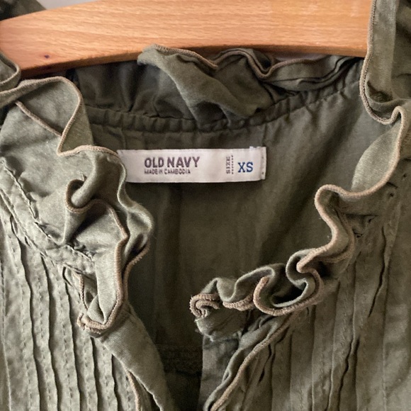 Old Navy Army Green Ruffle-Collard Button-Down Blouse 100% Cotton EUC Size XS - Picture 2 of 7